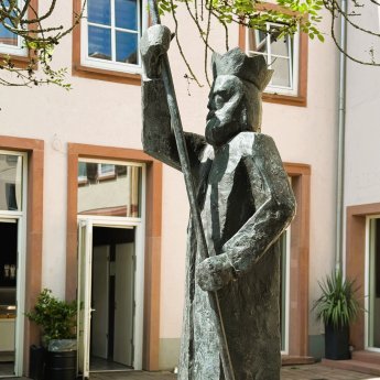 Märchenpfad Der Teufel Mit Den Drei Goldenen Haaren